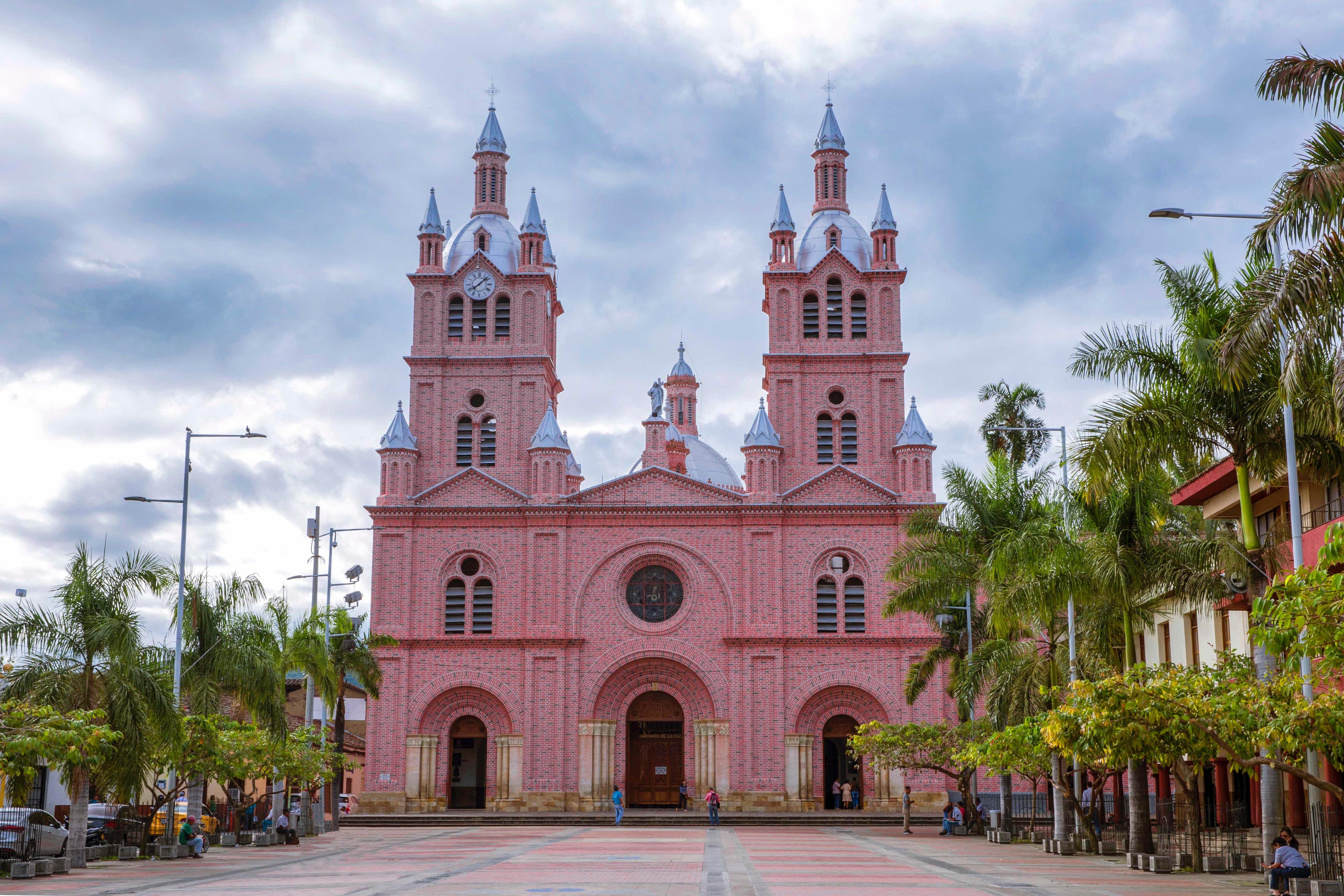 basílica del señor de los milagros en buga