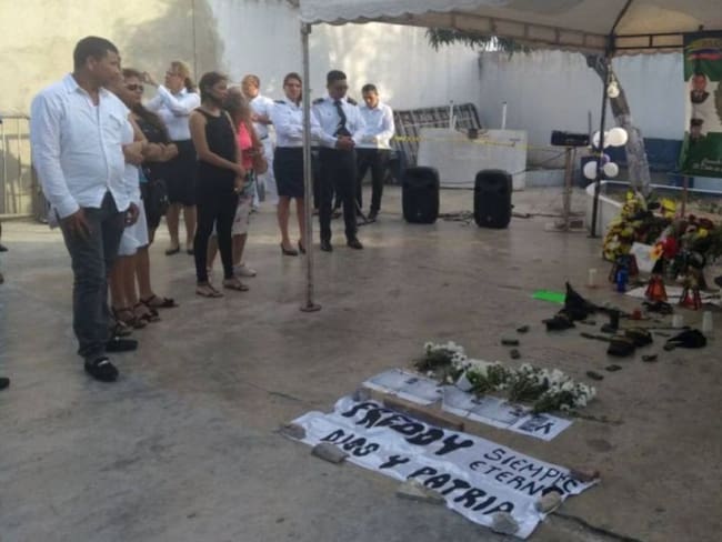Homenaje de familiares a sus seres queridos que murieron en el atentado.