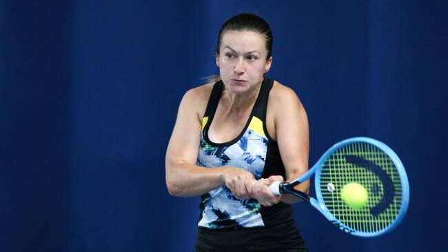 La tenista Dalila Jakupovic en un partido del abierto de Nottingham