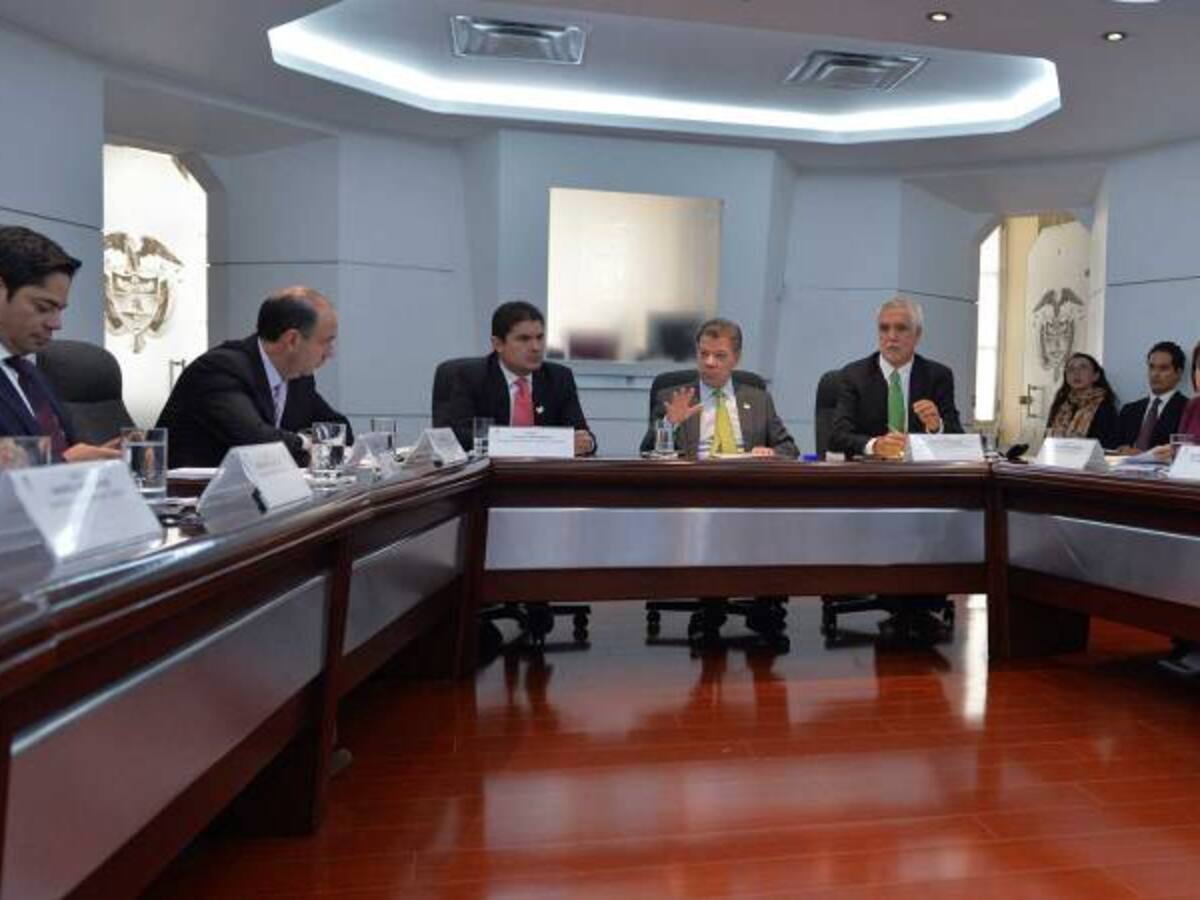 Santos y Peñalosa acuerdan construcción de 80.000 nuevas viviendas para Bogotá