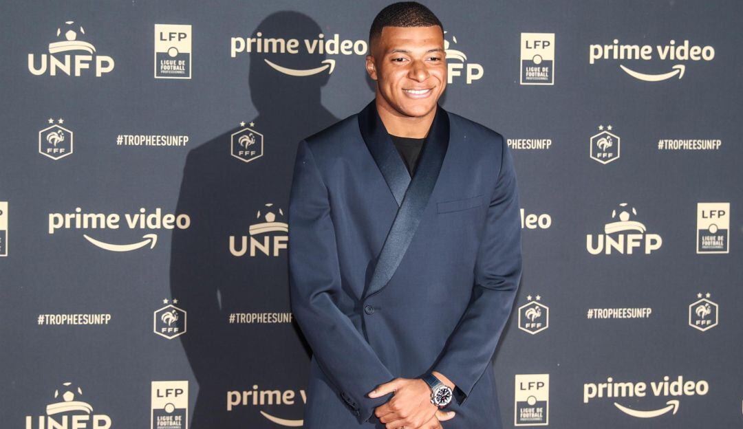 Kylian Mbappé, en la gala de premiación donde recibió el premio a mejor jugador de la Liga de Francia.