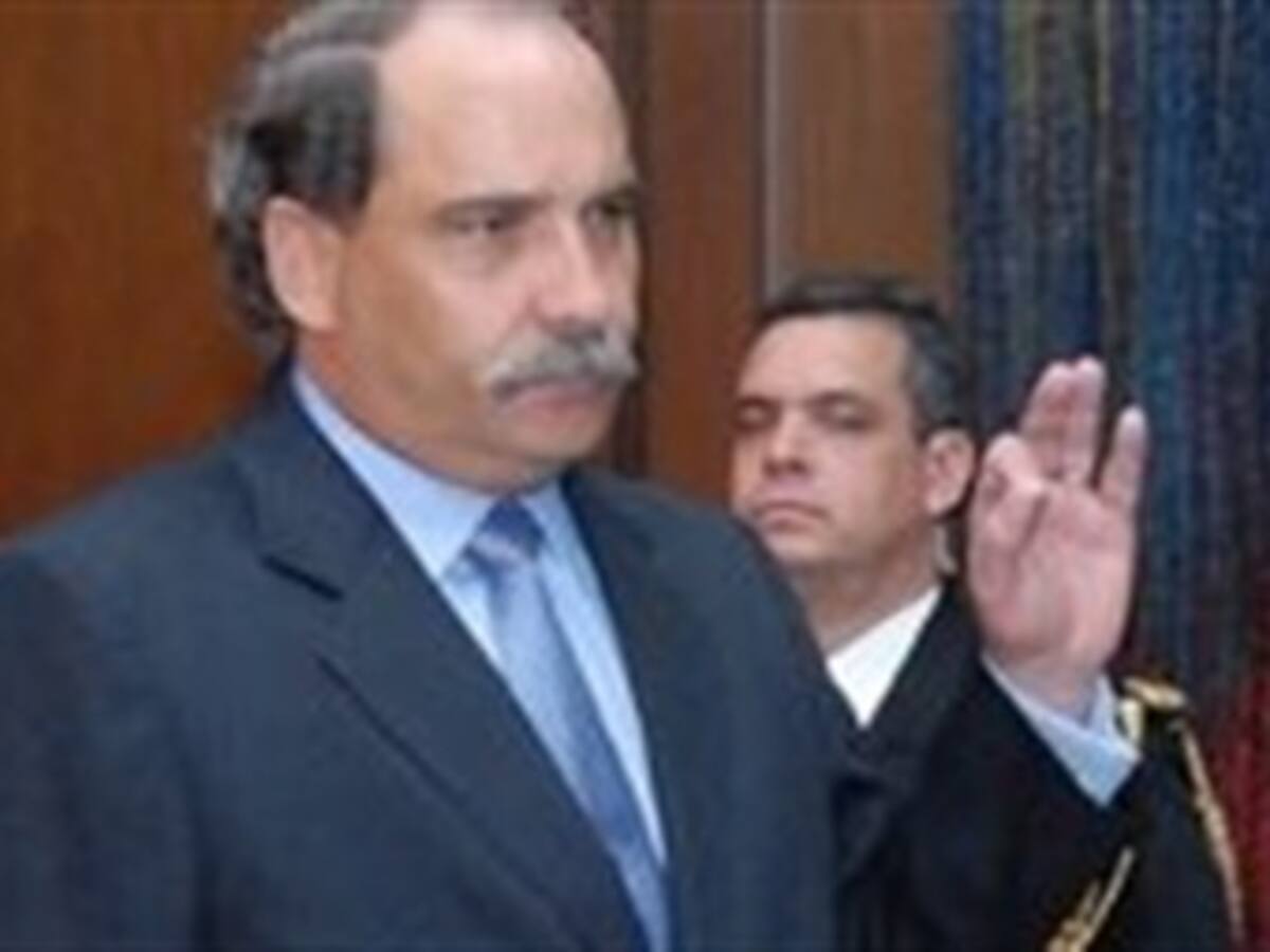 Por problemas médicos trasladan a una clínica al ex gobernador del Cauca Juan José Chaux