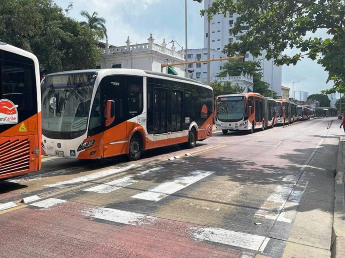 Nueve vehículos de Transcaribe fueron vandalizados después del accidente