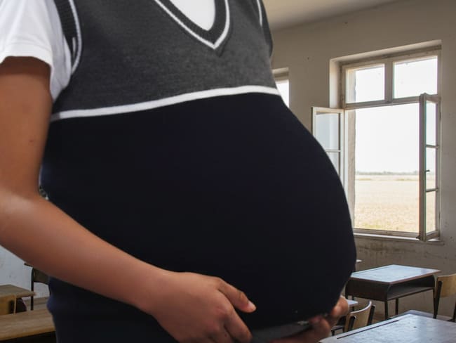 Investigan a un docentes tras una denuncia por embarazo en la Institución Educativa de Patio Bonito. Foto: ilustrativa.