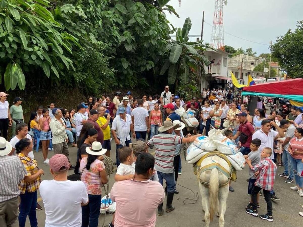 Inconformes en Norcasia por negación de Isagen al no permitir el tránsito por arreglo de puente
