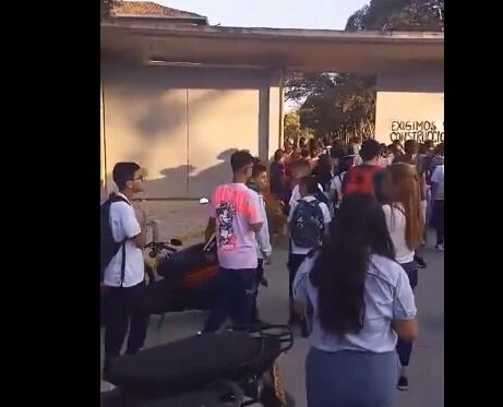 Aglomeraciones en entornos escolares en Bucaramanga.