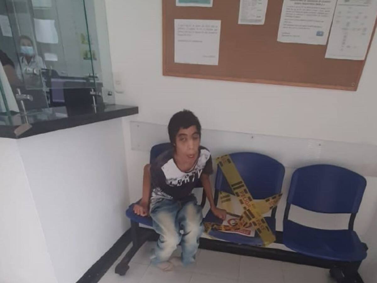VIDEO: Abandonaron a joven con discapacidad mental