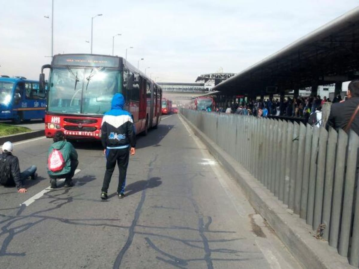 Manifestación en estación Molinos terminó en desmanes