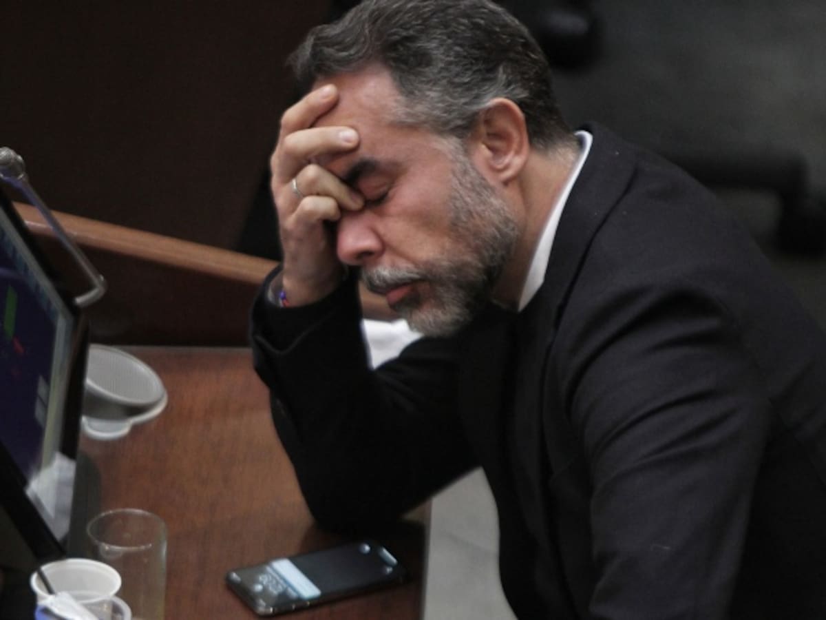 Fiscalia reúne pruebas que comprometerían a senador Benedetti con chuzadas