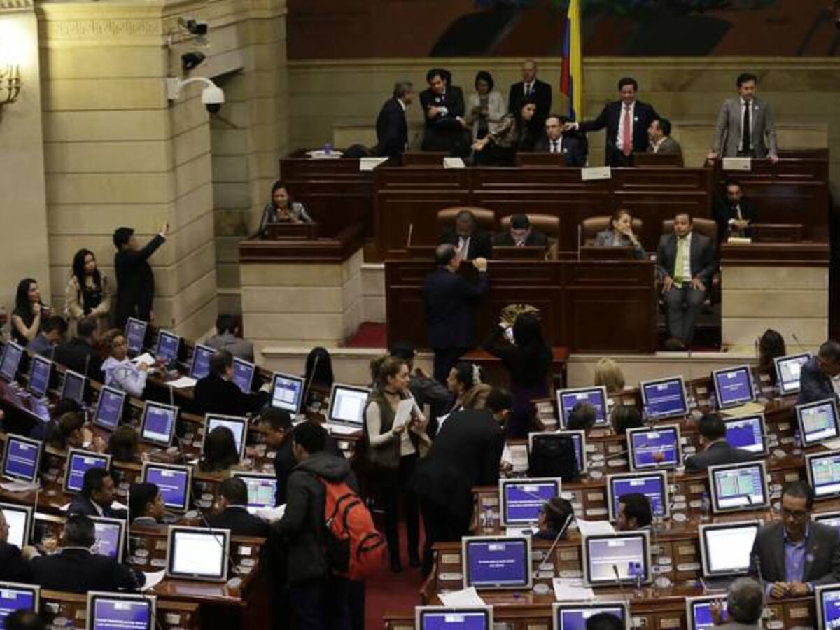 Senado definirá este martes el futuro de la consulta anticorrupción