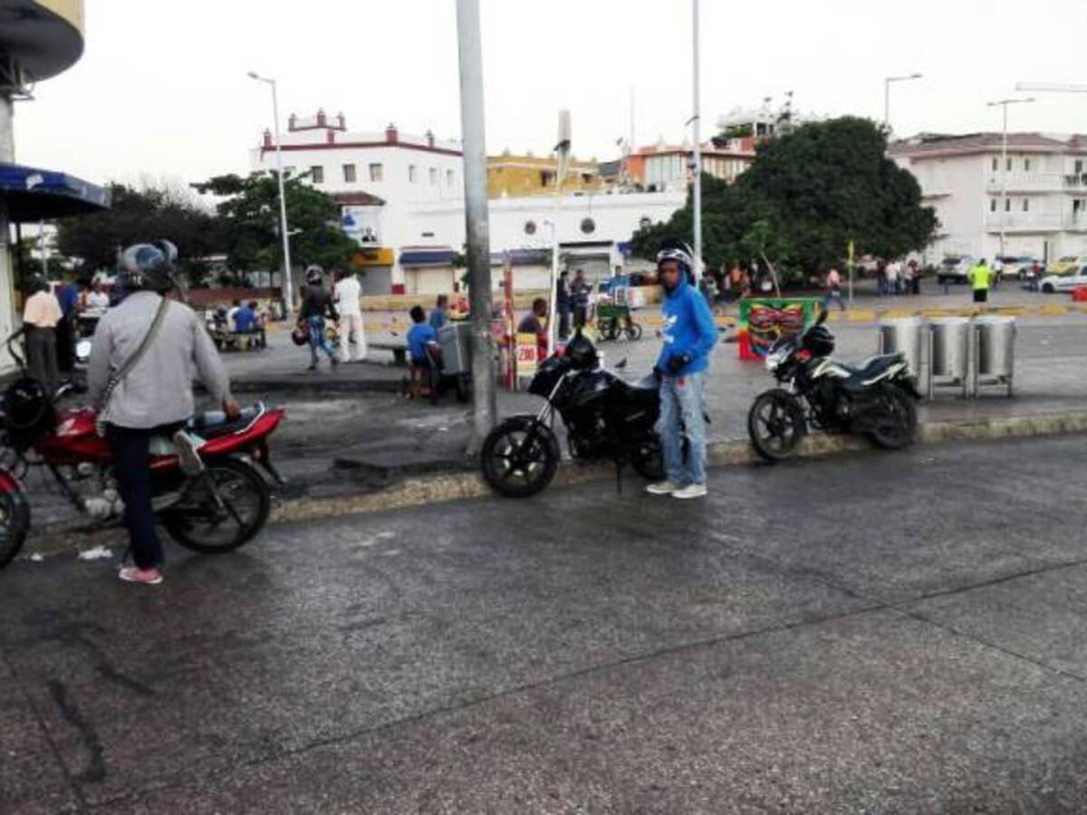 Mototaxistas de Cartagena rechazan una eventual restricción del parrillero