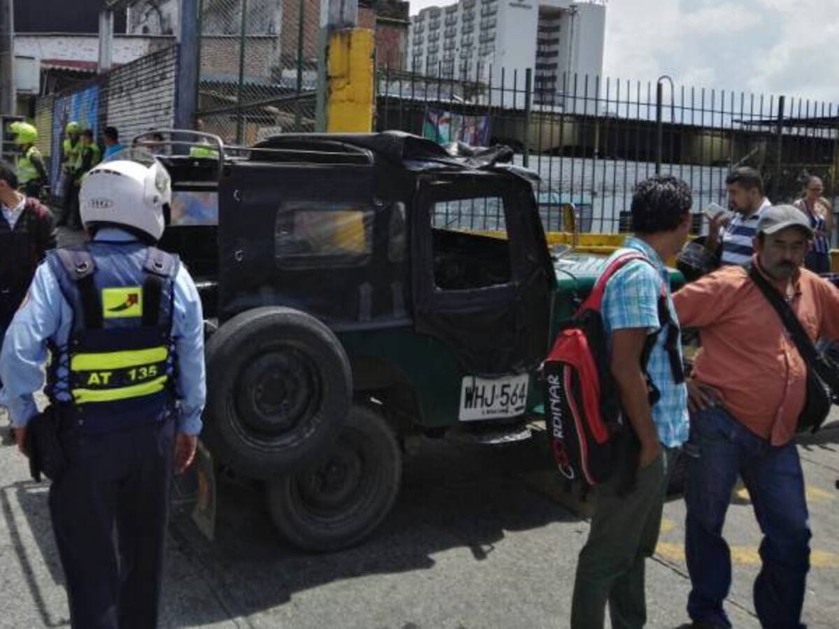 A la fuerza se tuvieron que cambiar de sitio de parqueo los jeeps Willys