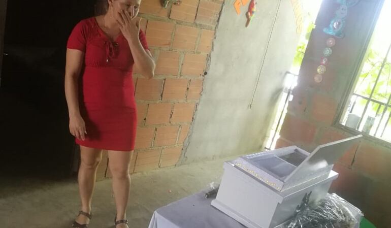 Según la familia, el recién nacido y su madre permanecieron más de cinco horas esperando atención médica