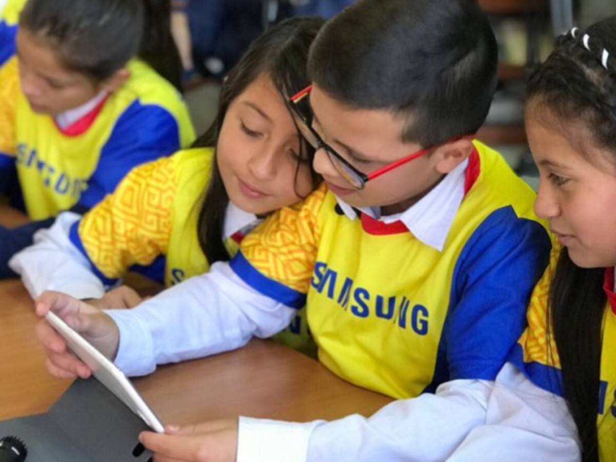 Smart School conectó a estudiantes de Colombia y Polonia