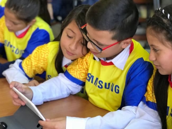 Smart School conectó a estudiantes de Colombia y Polonia