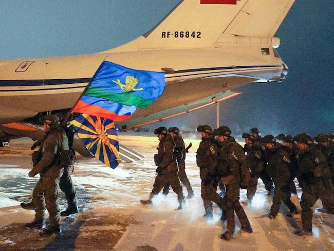 Salida de tropas militares regionales de Kazajistán.       Foto: Getty 