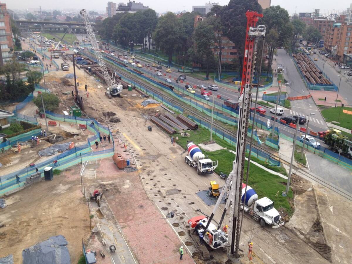 En la obra debió ser desviada la red matriz del acueducto de Tibitoc, que lleva agua a más dos millones de habitantes del occidente de la ciudad.