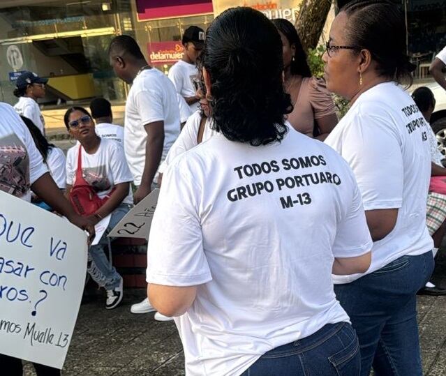 Familiares de los trabajadores del Muelle 13, anunciaron más "plantones" hasta que el presidente Petro los escuche.