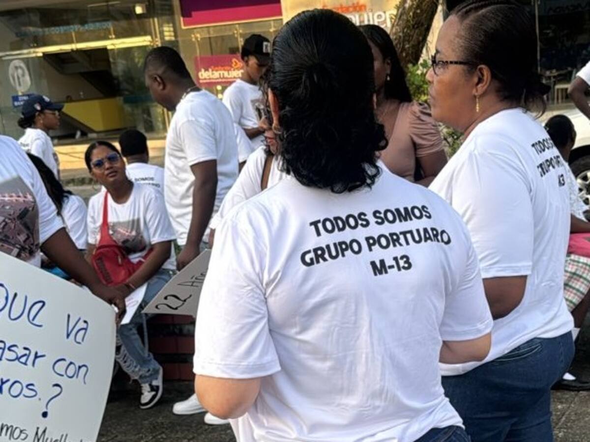 Trabajadores del Muelle 13 en Buenaventura adelantaron un Plantón. ¿Qué le exigieron a Petro?