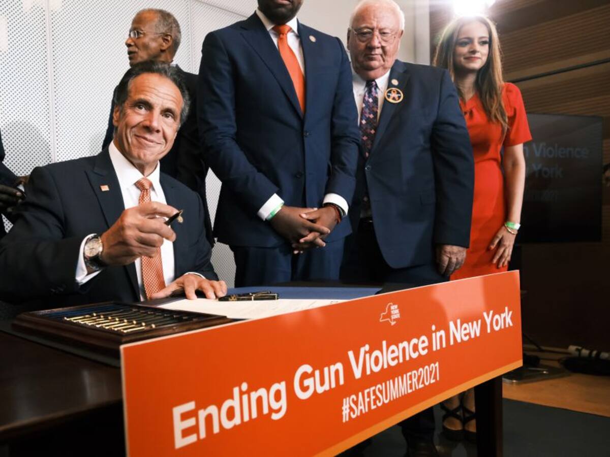 Gobernador decretó estado de emergencia por violencia armada en Nueva York