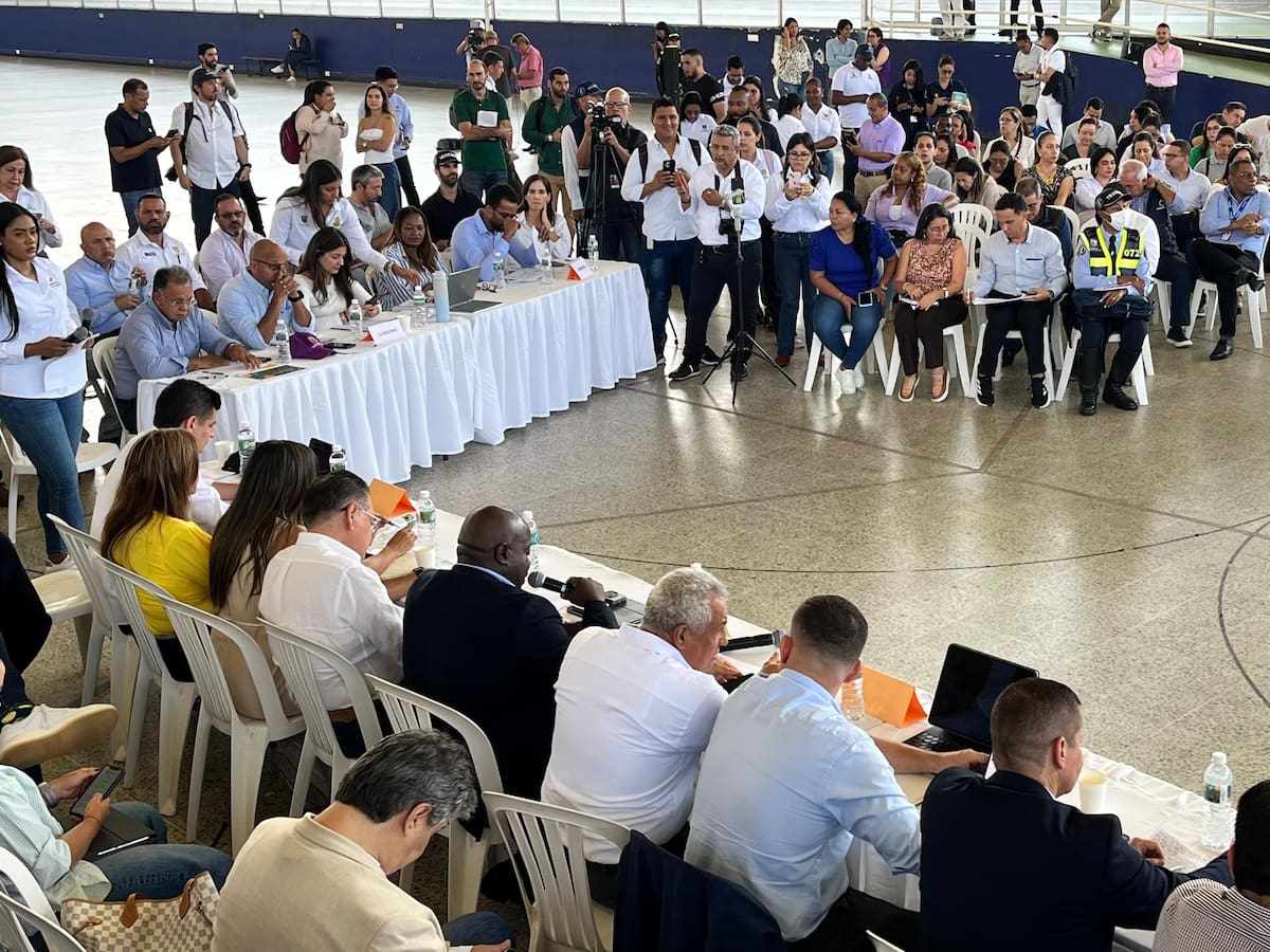A empujones y a golpes terminó primera sesión descentralizada del Concejo de Cali