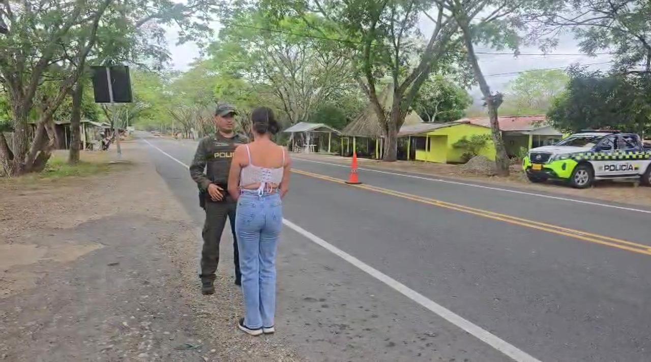 El hombre aseguró que se dirigía hacia Florencia, Caquetá, junto con la menor que lo acompañaba. Foto Policía Huila.