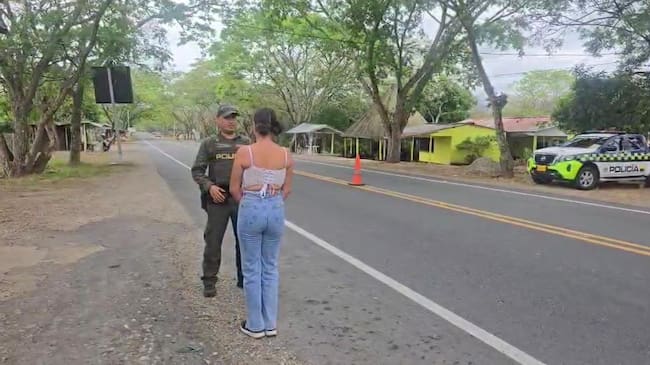El hombre aseguró que se dirigía hacia Florencia, Caquetá, junto con la menor que lo acompañaba. Foto Policía Huila.