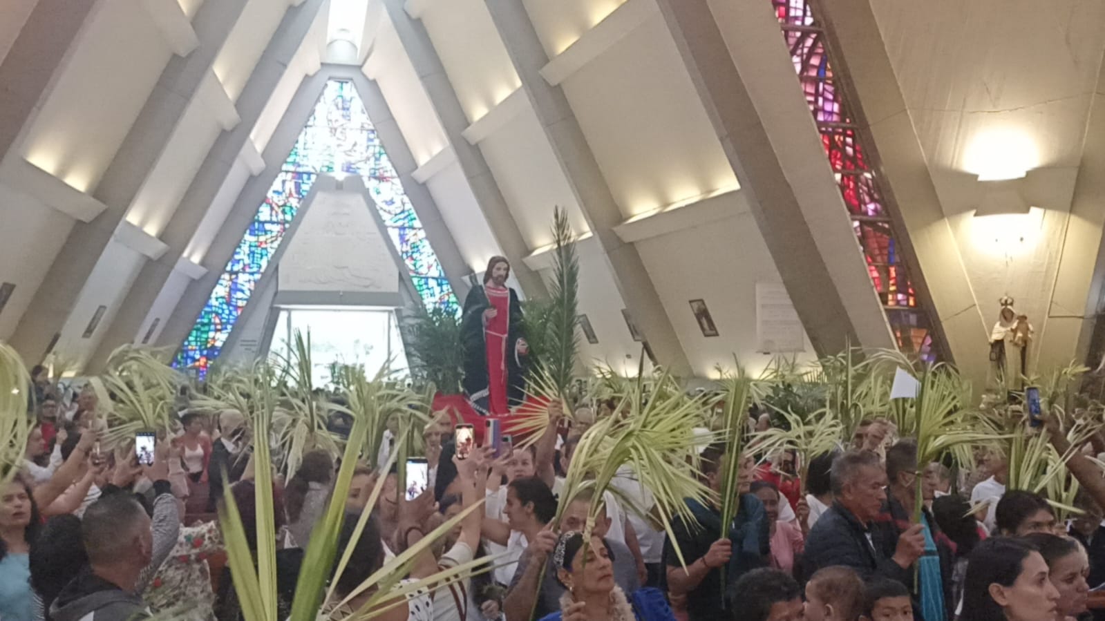 Celebración domingo de ramos en Catedral Inmaculada Concepción de Armenia