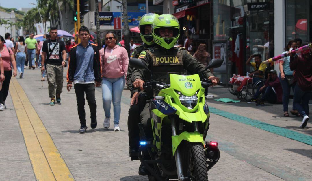 Policías en la carrera Tercera