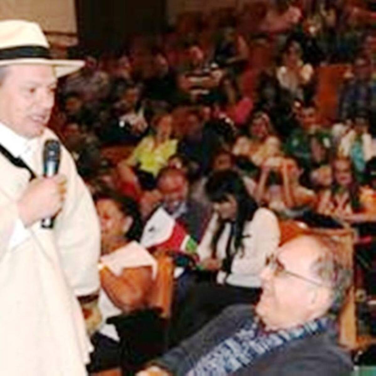Darío Arizmendi y su equipo desde la ciudad más innovadora del mundo, mostrando lo mejor de Antioquia y sus gentes. Foto: Caracol Radio.