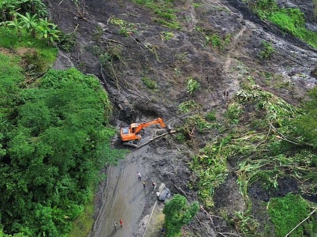 La Agencia Nacional de Infraestructura (ANI) y la Concesión Transversal del Sisga, continúan trabajando con maquinaria amarilla en el sector de "Marrano Loco", con el fin de habilitar la vía nacional entre Santa María y San Luis de Gaceno / Foto: Transversal del Sisga.
