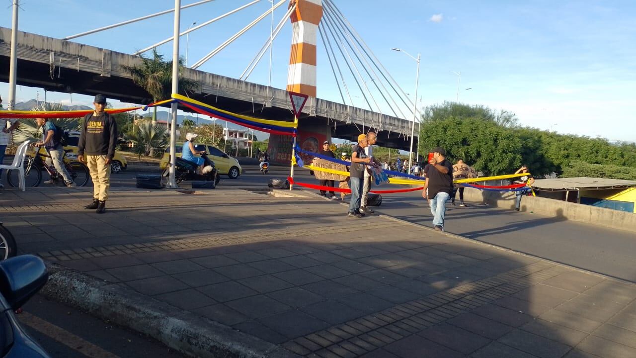 Comerciantes y habitantes de Las Américas cerraron intercambiador exigiendo terminación de obras