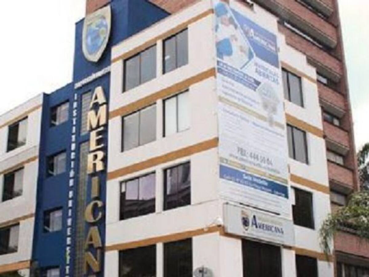 En medio de alerta institución de Medellín hace cumplir horario a docentes