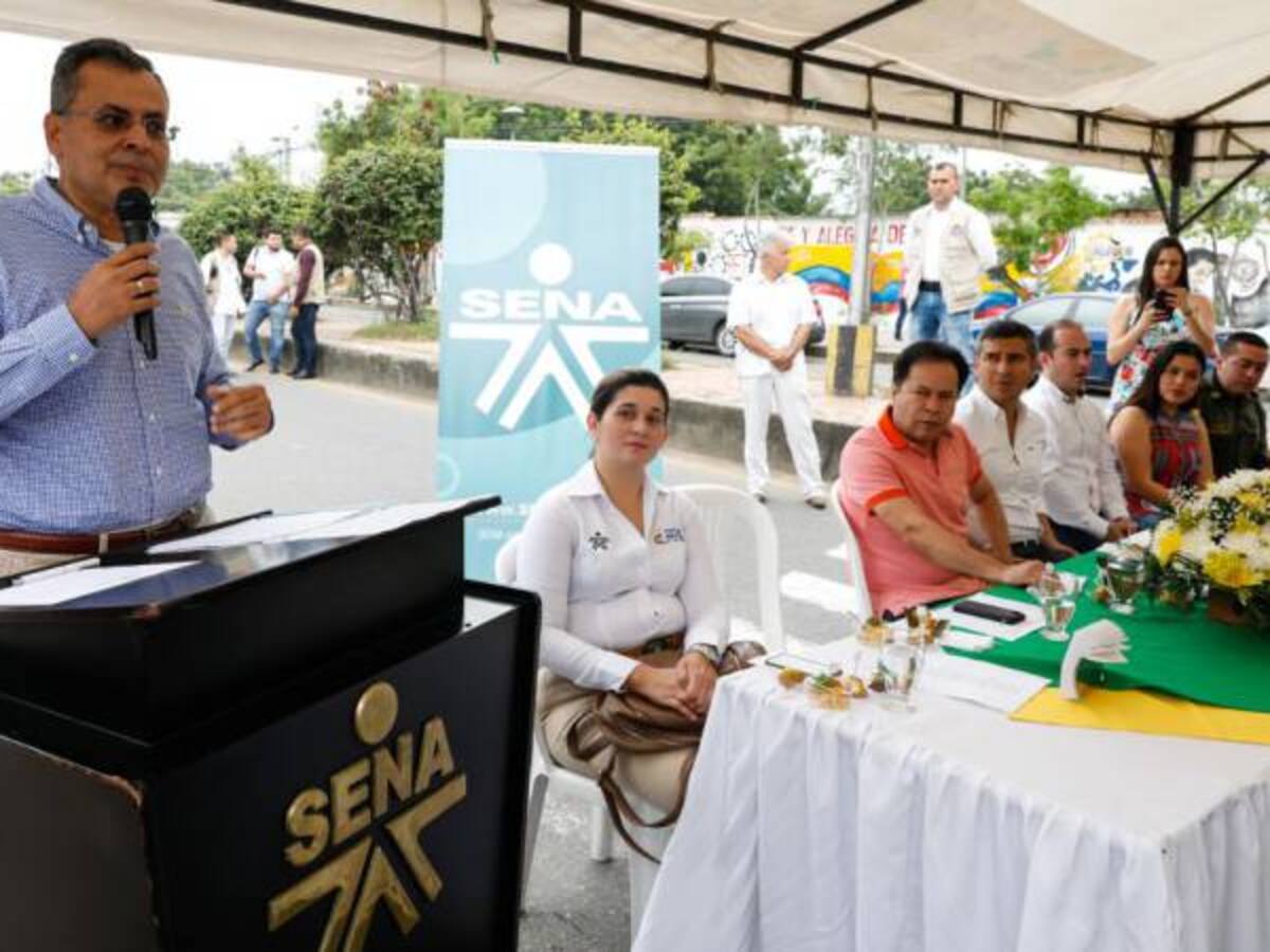 Contratación del Sena no está en manos de políticos, dice su director