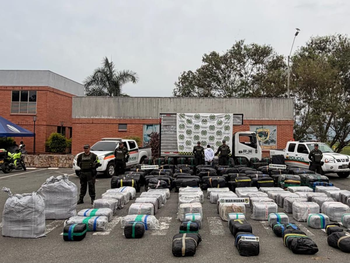 Cerca de cuatro toneladas de marihuana fueron halladas en un tractocamión en el Valle del Cauca