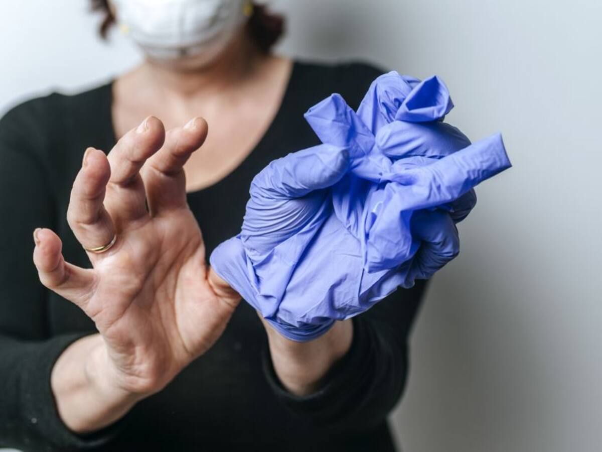 El uso de guantes y tapabocas aumentó en más del 60% los residuos plásticos