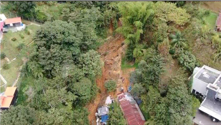 Deslizamiento de tierra en La Estrella- foto video alcaldía