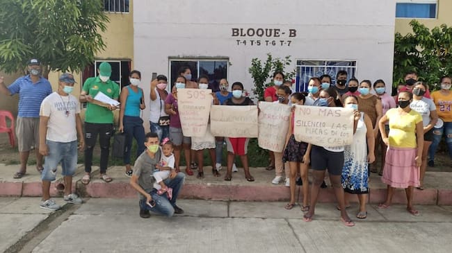 Vecinos de la copropiedad denunciaron un problema de humedad en los cuartos pisos del edificio