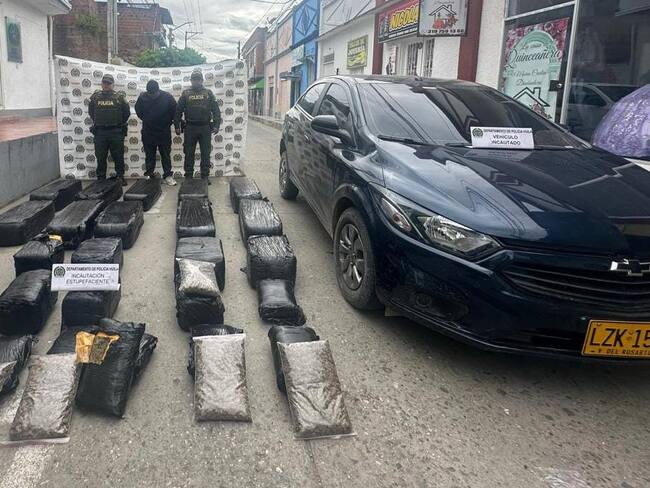 En la vía La Plata-Inzá, fueron decomisados 170 kilos de marihuana en un automóvil.