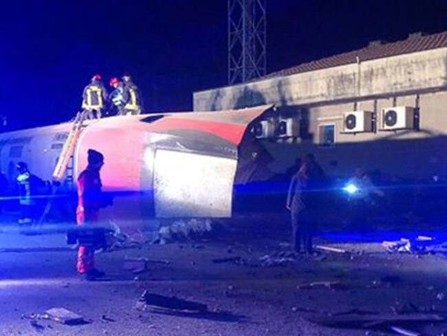 Descarrilamiento de tren en Italia deja dos muertos