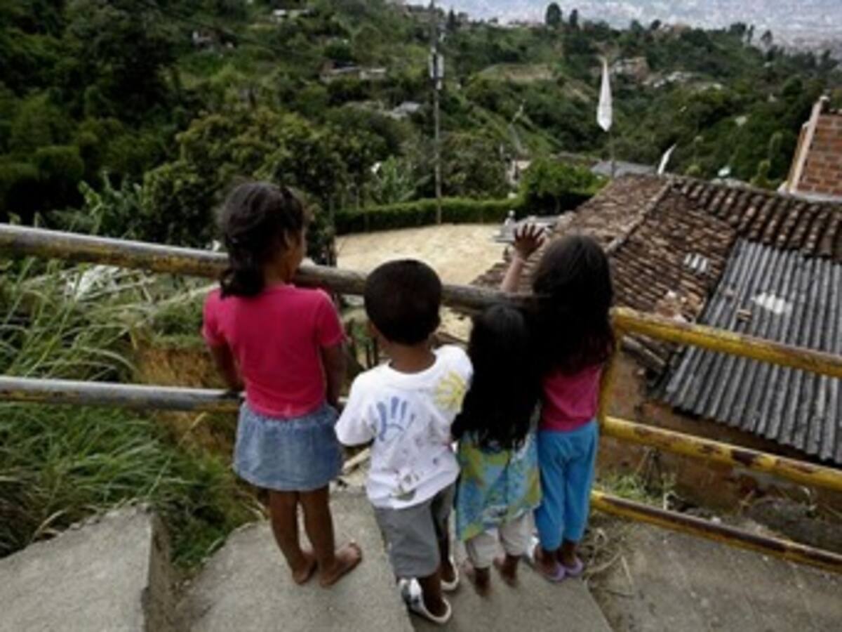 Acnur alerta sobre situación escolar de niños colombianos desplazados a Ecuador