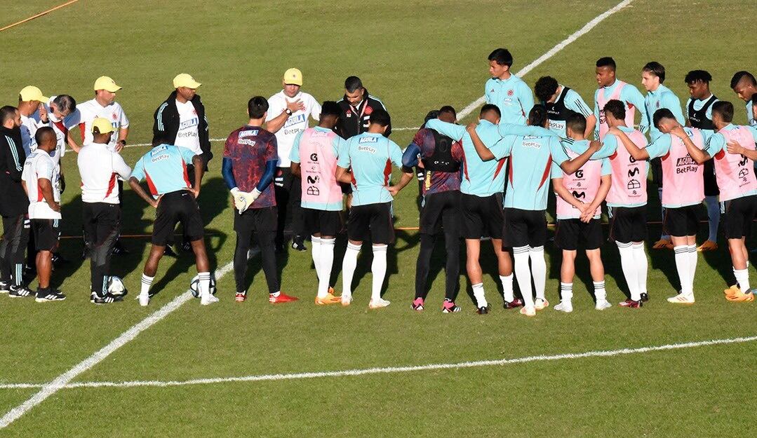 La Selección Colombia Sub-20 durante sus primeros días de concentración de Argentina / Twitter: @FCFSeleccionCol