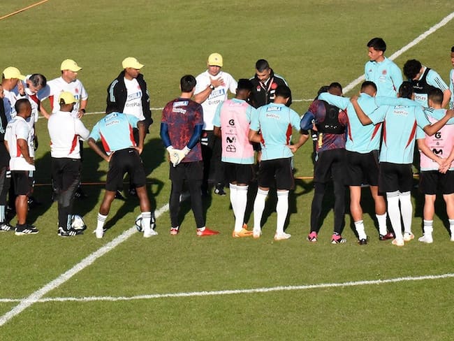 La Selección Colombia Sub-20 durante sus primeros días de concentración de Argentina / Twitter: @FCFSeleccionCol