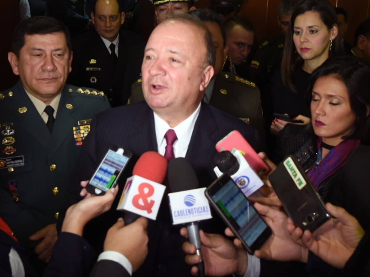 Las FF.MM deben estar alejadas de la política, mensaje de Villegas a Botero