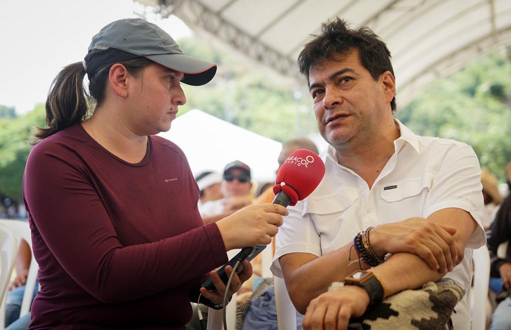 Comisionado para la Paz, Danilo Rueda, Desde Guachaca en Santa Marta, confirmó inició de diálogos con las Autodefensas de la Sierra Nevada