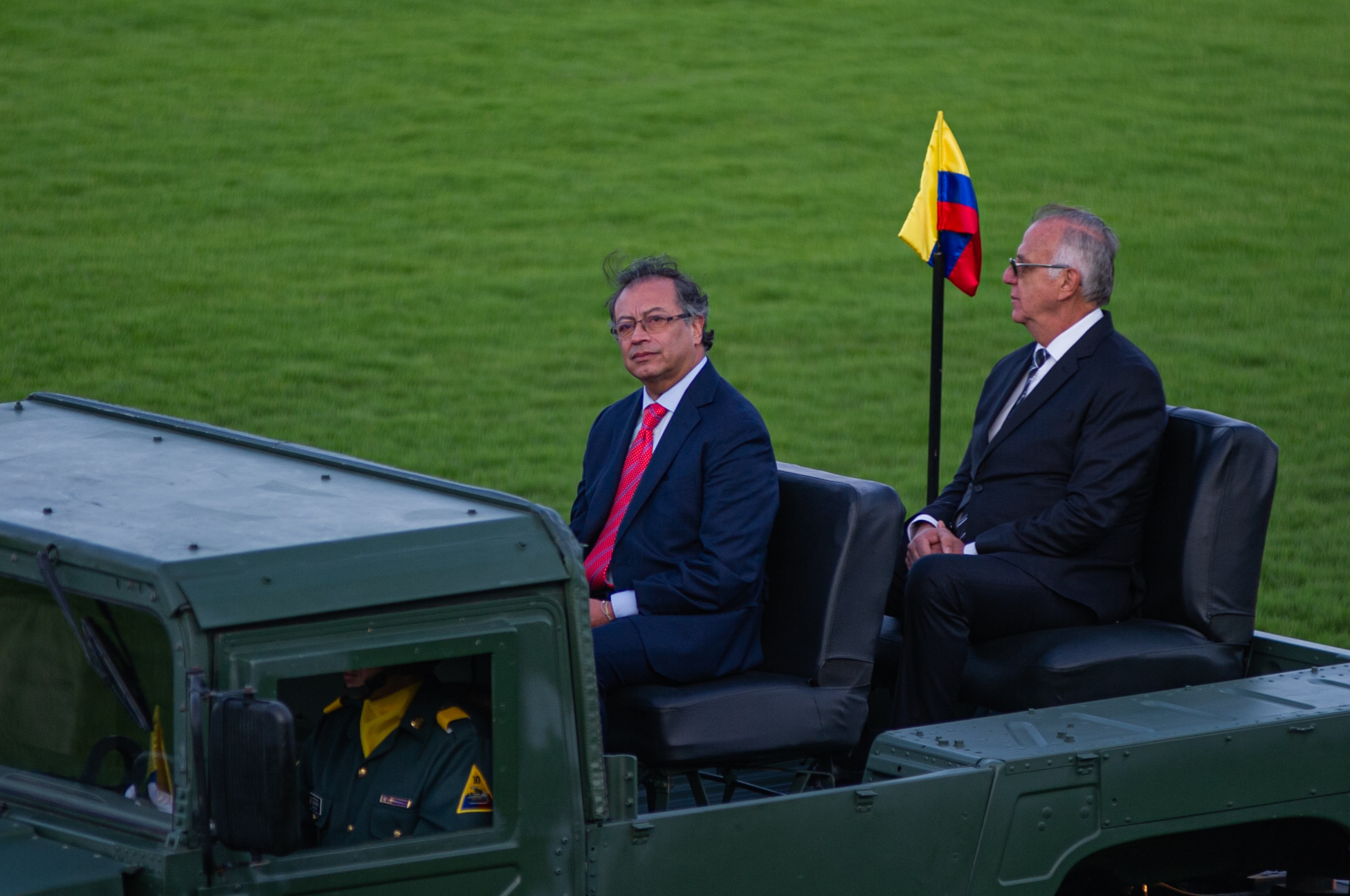 El presidente de Colombia, Gustavo Petro y el ministro de Defensa, Iván Velásquez.