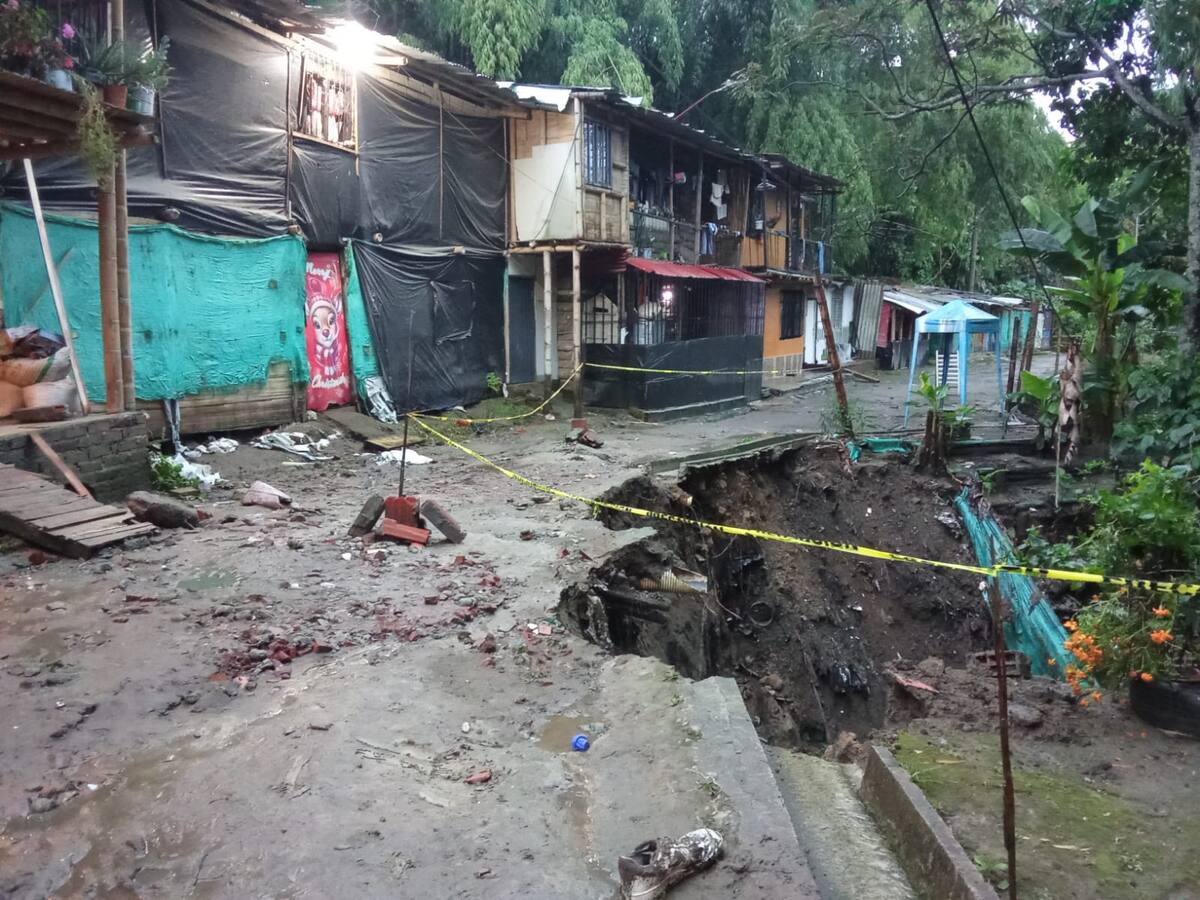 10 viviendas en riesgo por pérdida de banca en el barrio El Recuerdo de Armenia