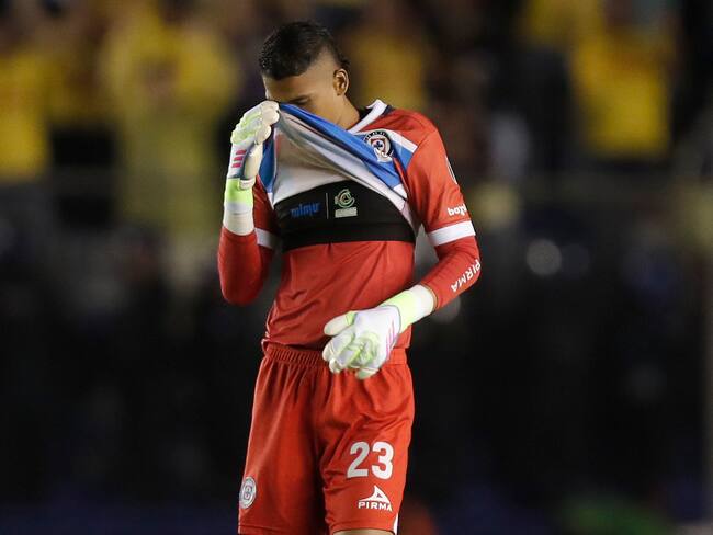 MEX2638. CIUDAD DE MÉXICO (MÉXICO), 18/05/2025.- Kevin Mier de Cruz Azul reacciona este domingo, al final de un partido de vuelta por las semifinales del torneo Clausura 2025 de la Liga MX entre Club América y Cruz Azul en el estadio Ciudad de los Deportes en Ciudad de México (México). EFE/ Isaac Esquivel
