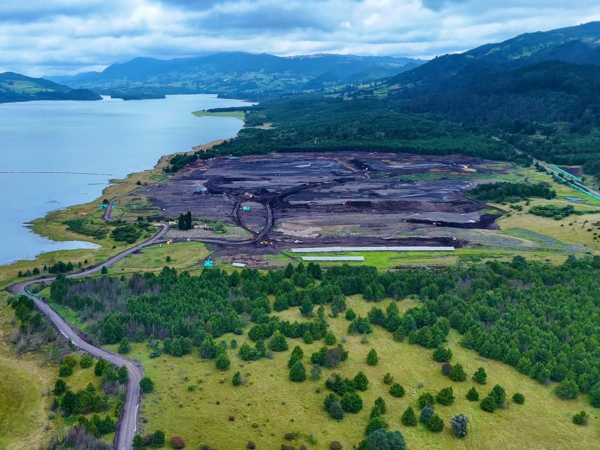 CAR avanza en recuperación del embalse El Neusa: ya retiró más de 664.000 m³ de sedimentos