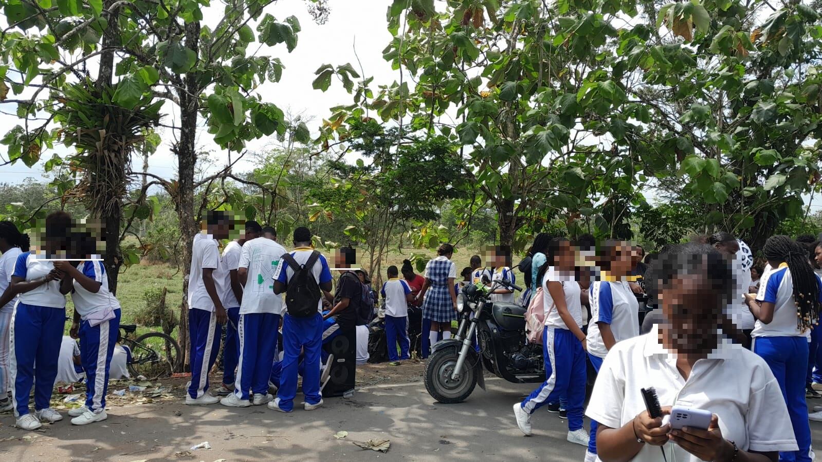 Menores protestando en Bajirá